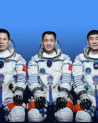 AYX爱游戏网址- 纽卡斯尔稳居前三，伊萨克成北欧神锋代表  